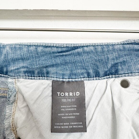 Torrid Denim Whiskered Bermuda Jean Shorts Pockets Summer Casual Light Wash 20 - Picture 6 of 8